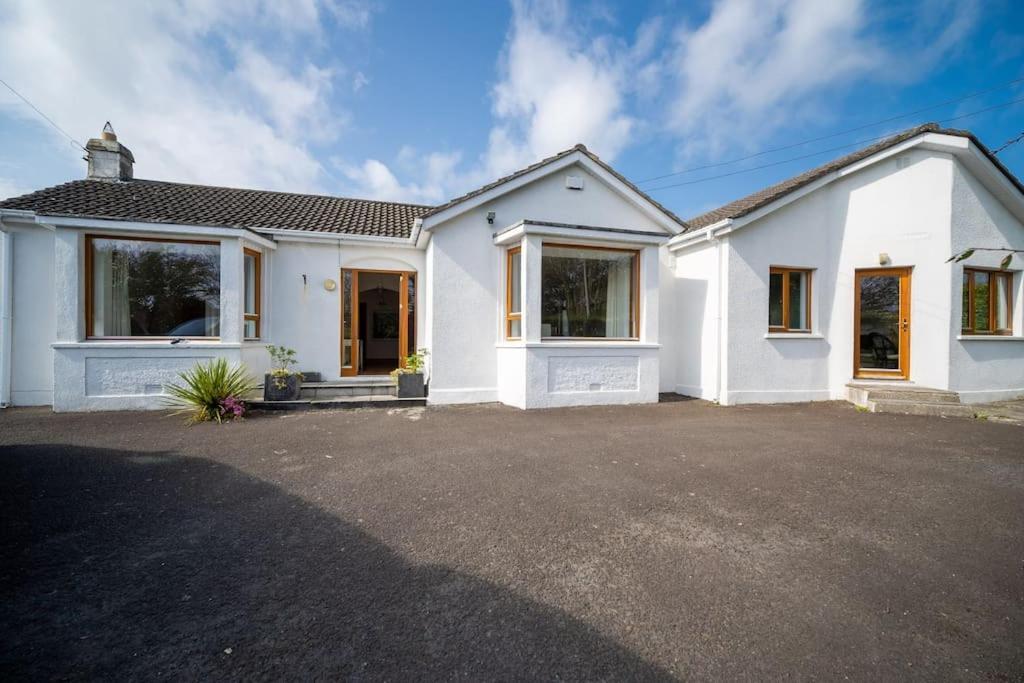 The Moorings- Near The Sea Villa Tramore Kültér fotó